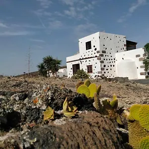 Villa Lanzarote Casa Volcanica-anclada Sobre La Lava Del Volcan, Montana Blanca